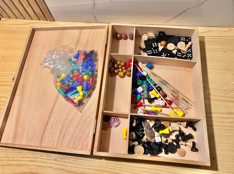 Set jocuri clasice in cutie de lemn – 6 jocuri in 1 perfect pentru familii