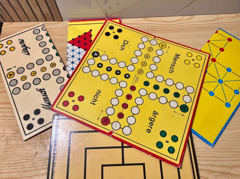 Set jocuri clasice in cutie de lemn – 6 jocuri in 1 perfect pentru familii